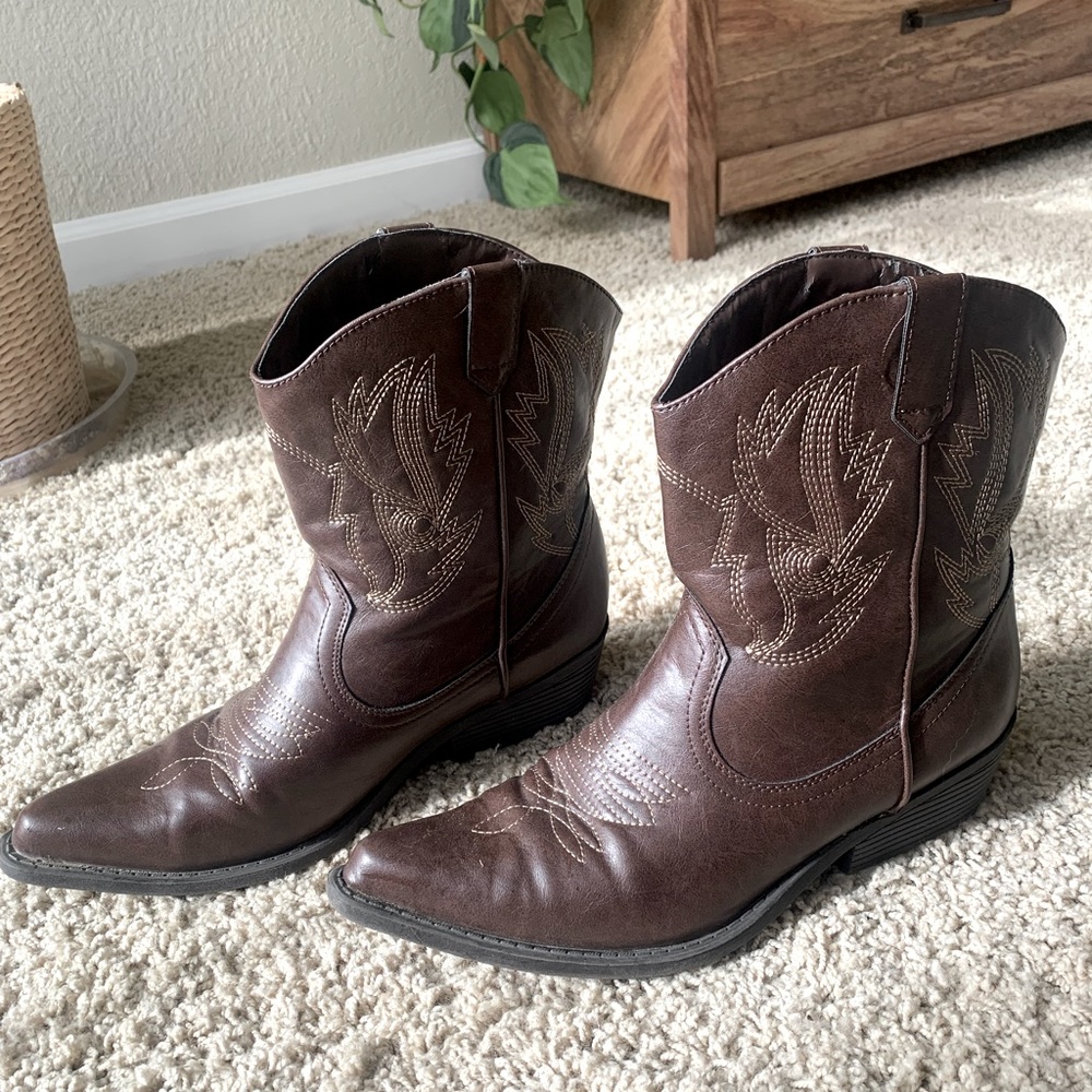 Gently used, women’s size 10 SO cowboy boots